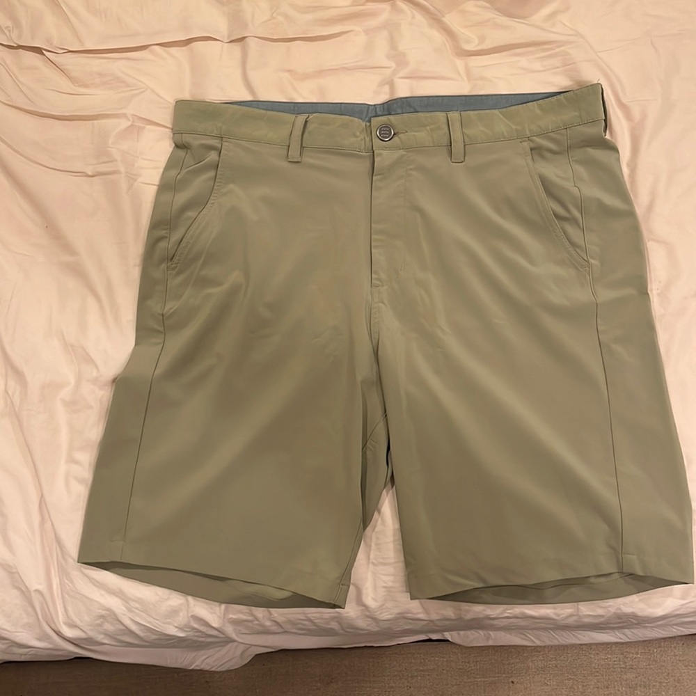 Free fly mens hybrid shorts. Size 34. Khaki. Hardly worn. Great condition.